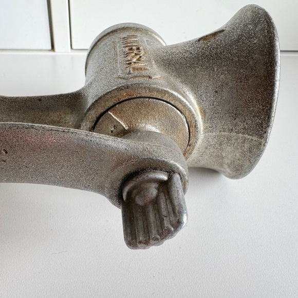 Vintage Universal #1 Manual Hand Crank Meat Grinder Made In USA Cast Iron - Picture 7 of 7